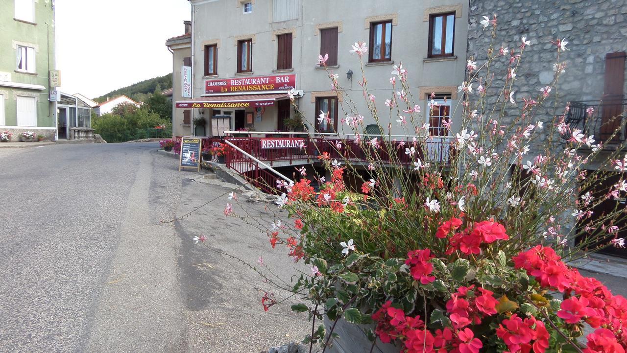 Hotel Restaurant La Renaissance Saint-Cirgues-en-Montagne Exterior foto